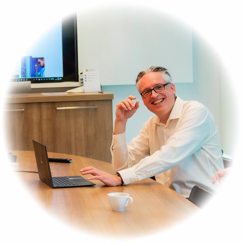 Bekijk korte introductie van Thijs Strategisch gesprek over ambities en digitalisering met SoftTech adviseur