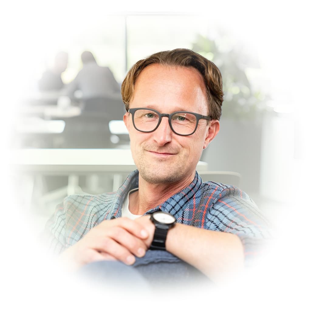 Neem contact op met Kees over overstappen naar SoftTech Kees van SoftTech beantwoordt vragen over overstappen naar een nieuwe IT-beheerder